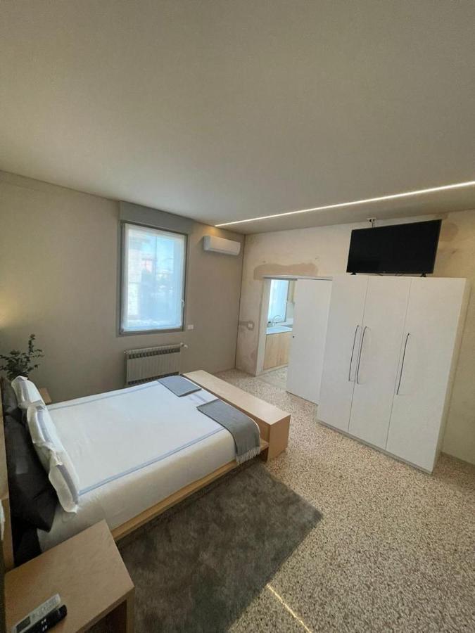 La Mirage Apartment Desenzano del Garda Bagian luar foto