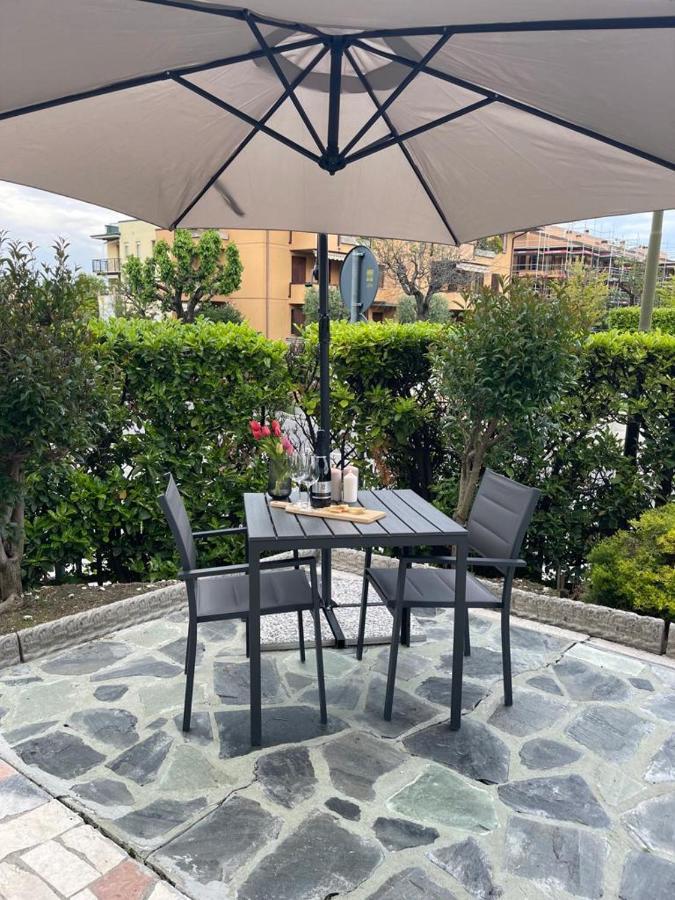 La Mirage Apartment Desenzano del Garda Bagian luar foto
